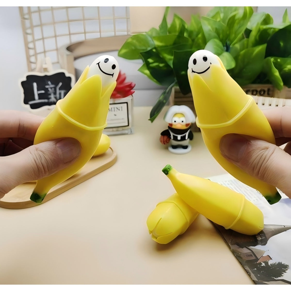 דמות בננה נמתחת