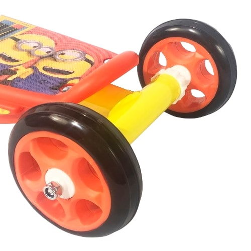 קורקינט מיניונים 3 גלגלים - מבט מקרוב לגלגלים