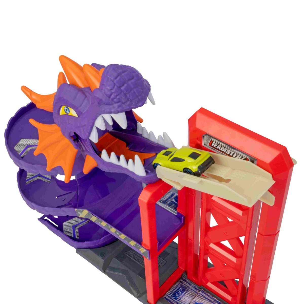 מסלול מכוניות דרקון עם מכונית