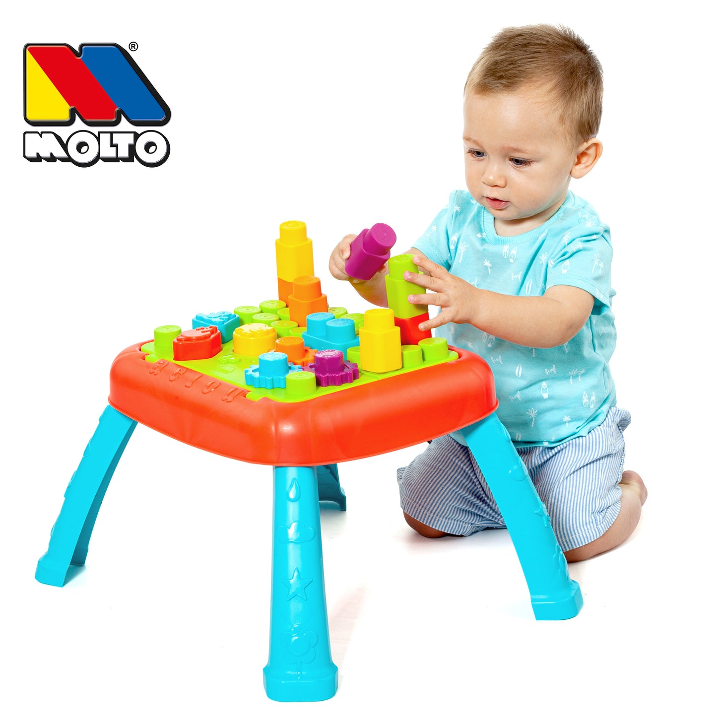 שולחן פעילות עם אביזרים