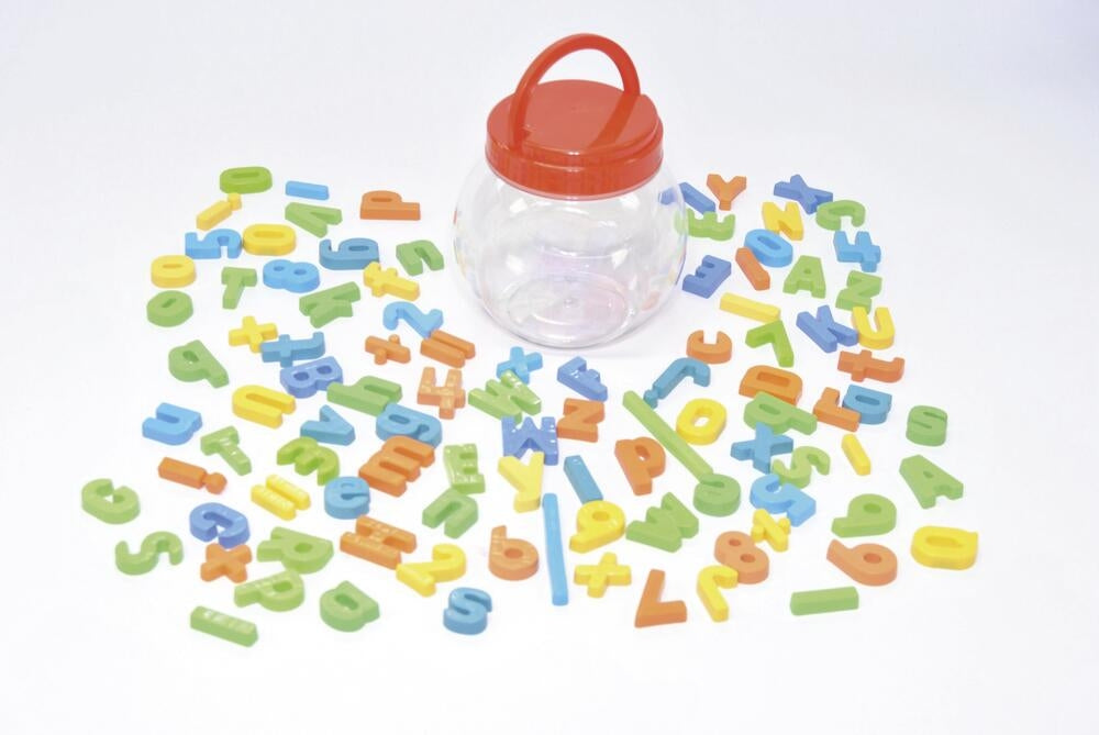 דלי אותיות באנגלית ומספרים מגנט - 100 יח'