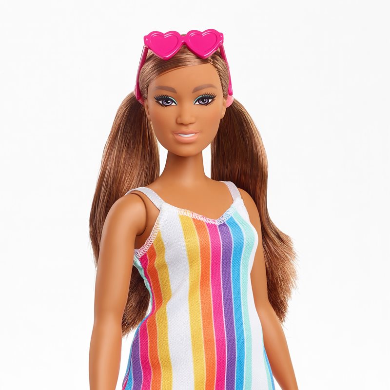 Barbie تحب البحر BARBIE