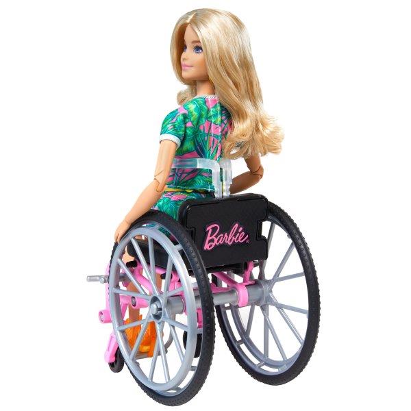 Barbie Fashionista بكرسي متحرك وشعر أشقر طويل