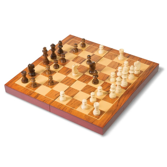 משחק שחמט עם לוח מתקפל