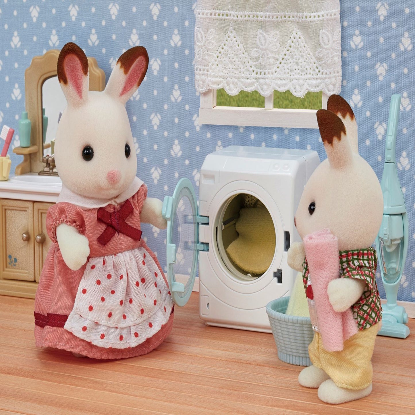 Sylvanian Families - Washing Machine and Vacuum Cleaner